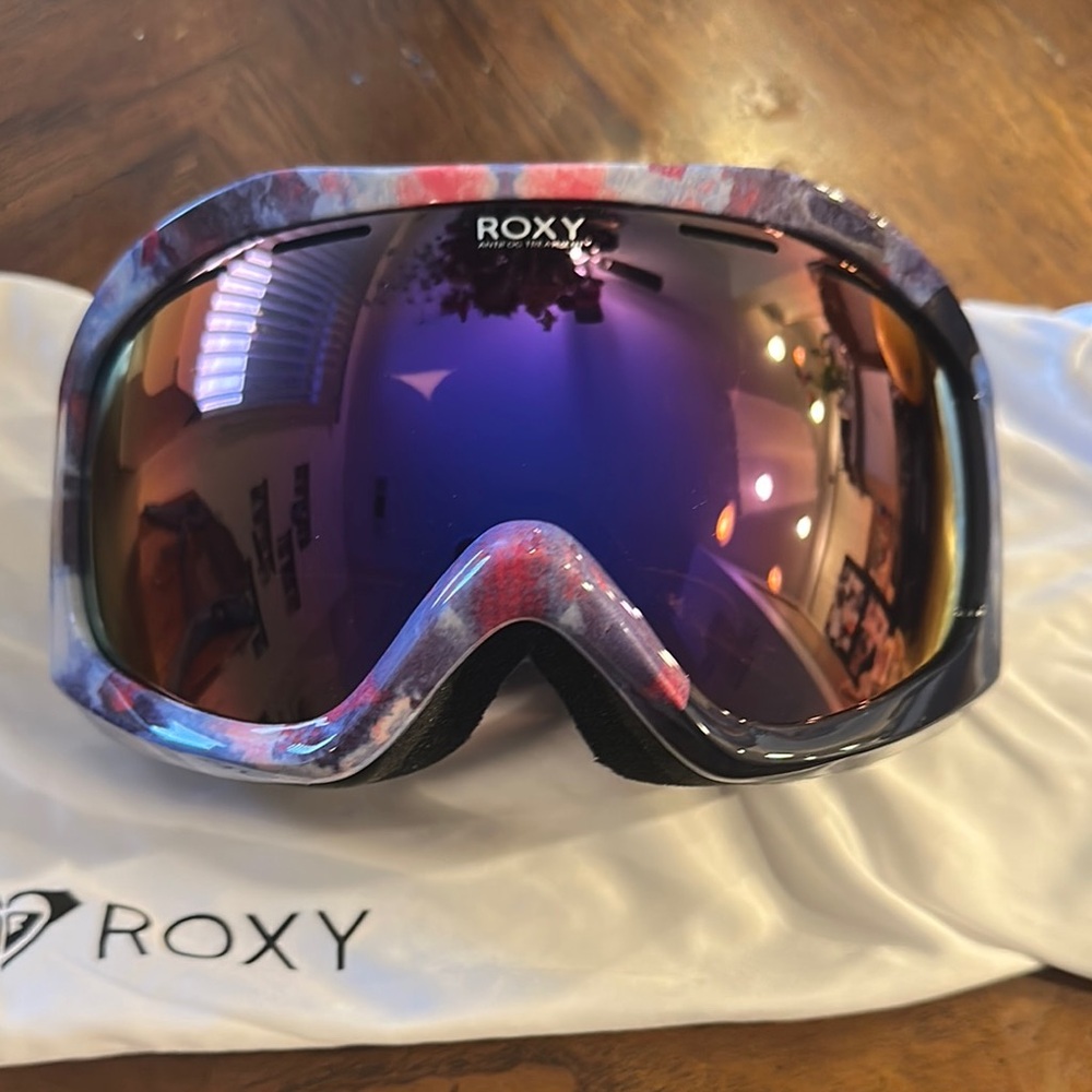 Women’s Roxy snowboarding goggles - worn once!